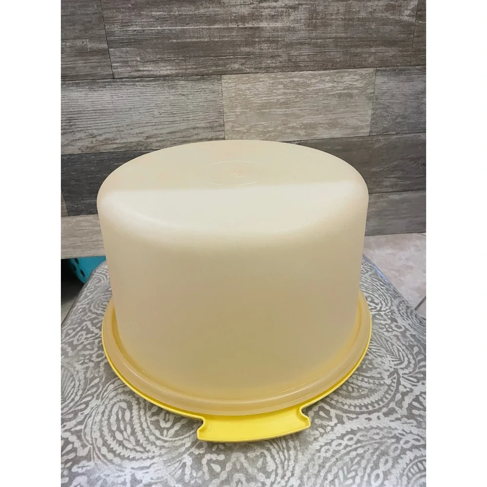 Vintage Tupperware Cake Taker Carrier Container Tan Yellow Round Tray 11